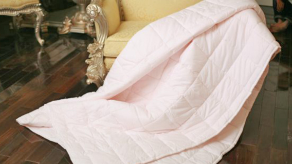 Cách bỏ ruột chăn vào vỏ đơn giản tại nhà?