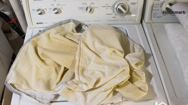 Cách giặt vỏ gối bị ố vàng